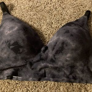 Victorias Secret XL wireless t shirts bra